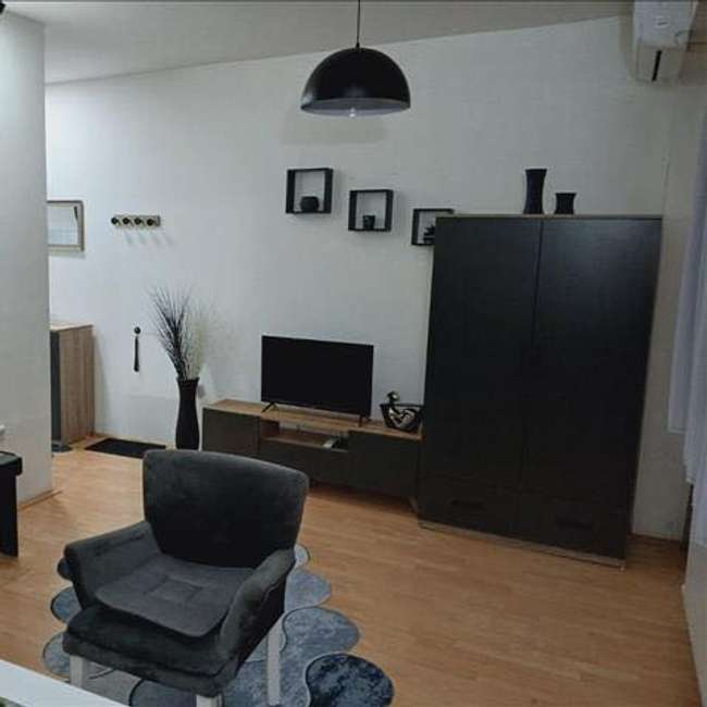 Гарсоњера во Ченто - slika 2