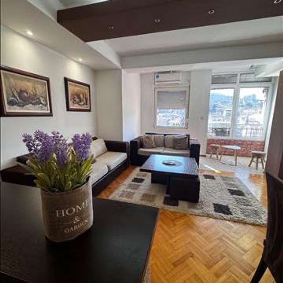 Комплетно наместен стан во Центар - 1