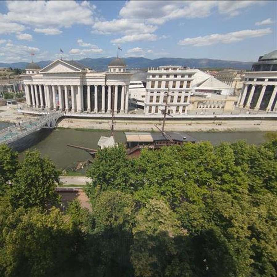 Стан во Центар на Кеј - 1