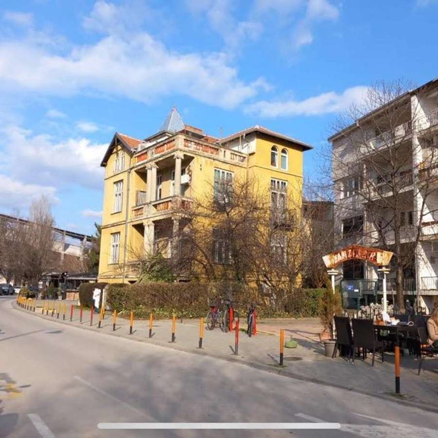 Спрат од куќа со двор во Центар - 1