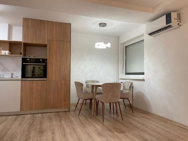 Комплетно уреден стан во строг центар на Скопје - 3