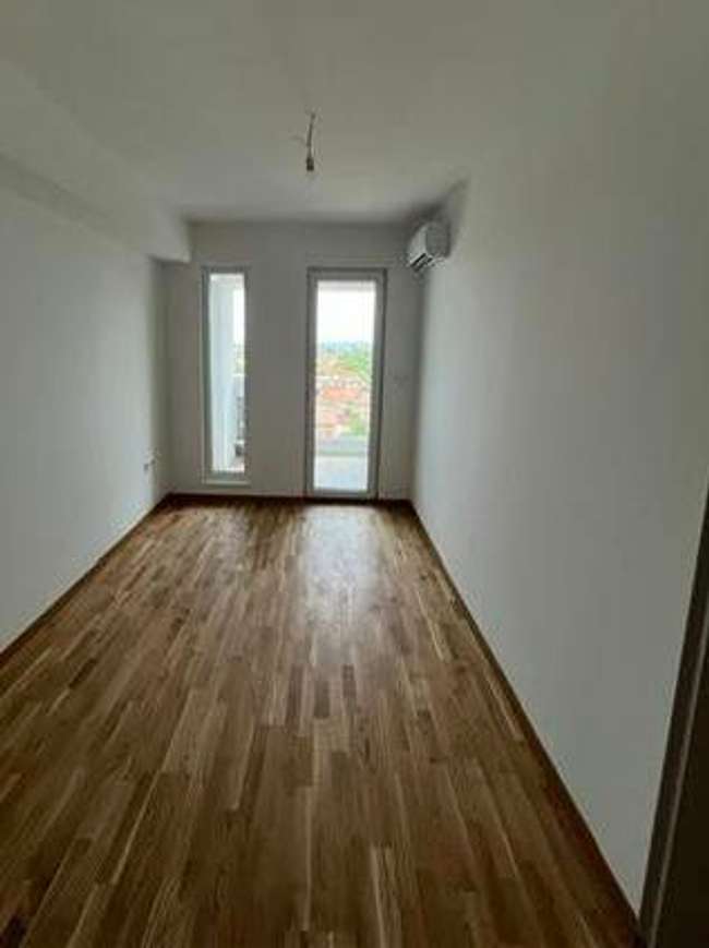 Стан на Булевар Србија - 3