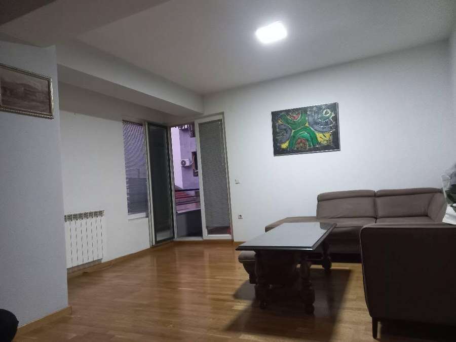 Стан со подземен паркинг во Дебар Маало - 1