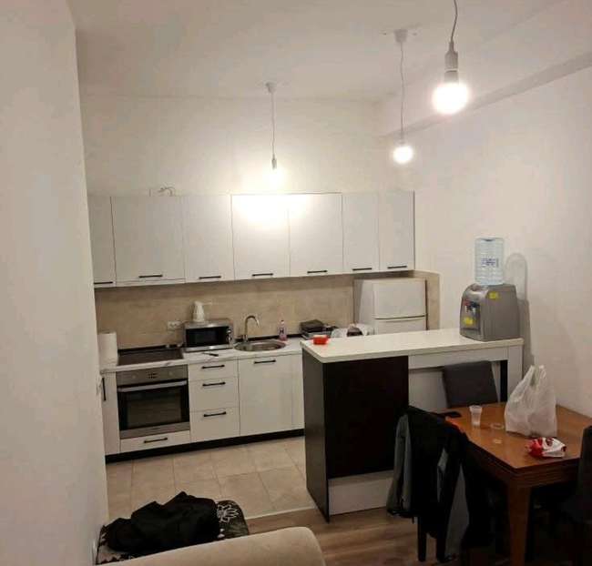 Стан кај салонот на Мерцедес - slika 2