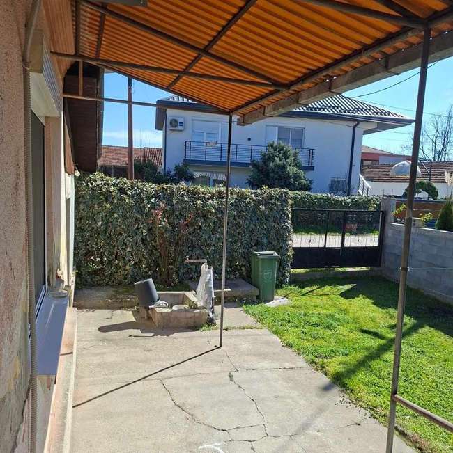 Парцела со куќа во Маџари - 3