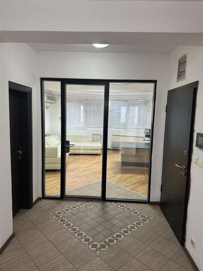 Стан погоден за канцеларија во Дебар Маало - 3