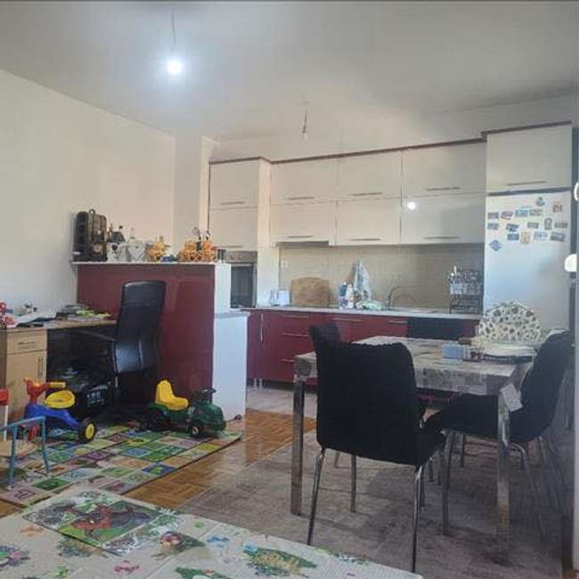 Комплетно наместен трособен стан во Кисела Вода - slika 2