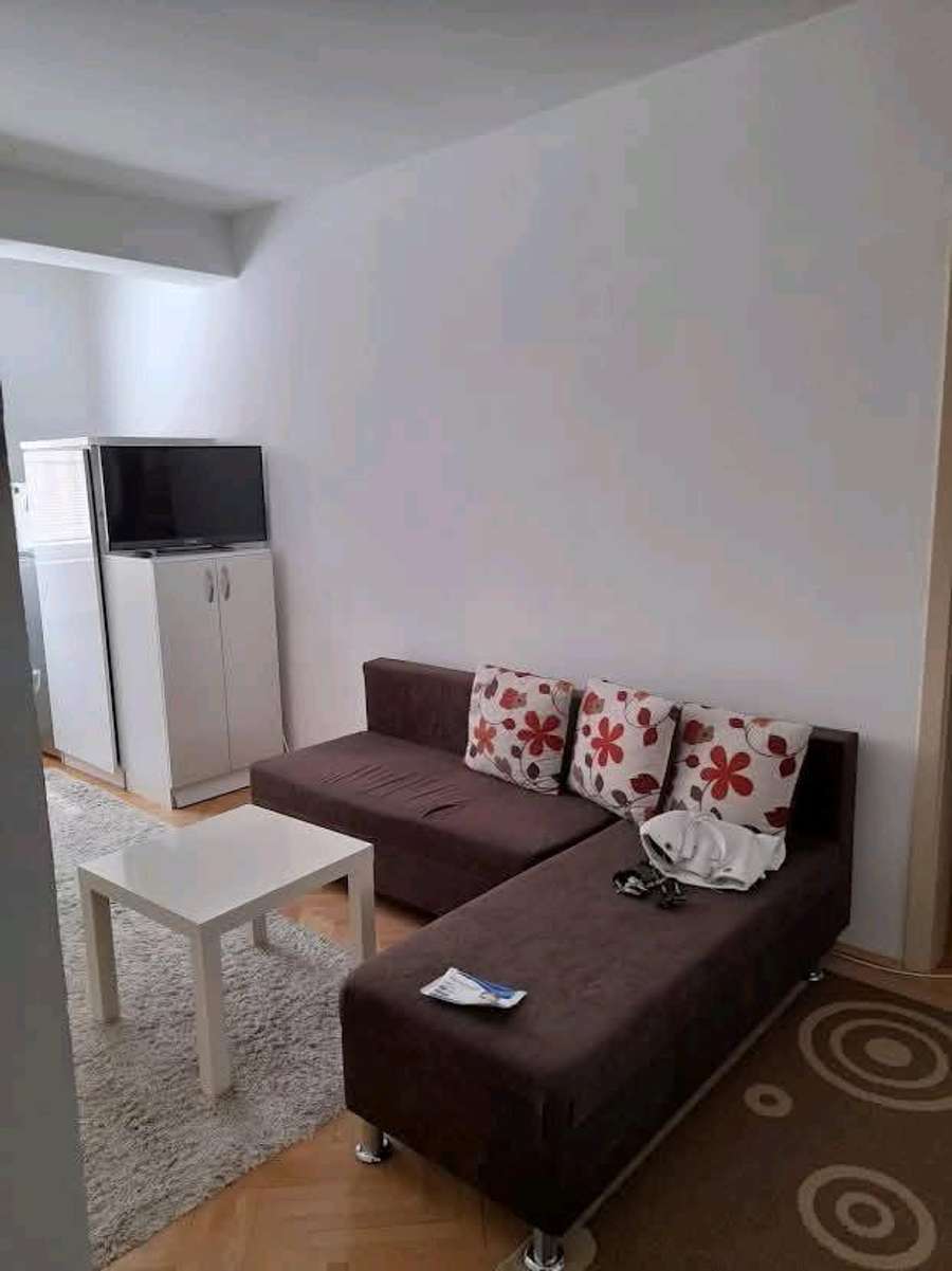 Еднособен стан зад Католичка Црква - 1