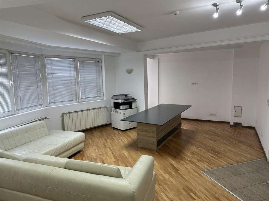 Стан погоден за канцеларија во Дебар Маало - 1