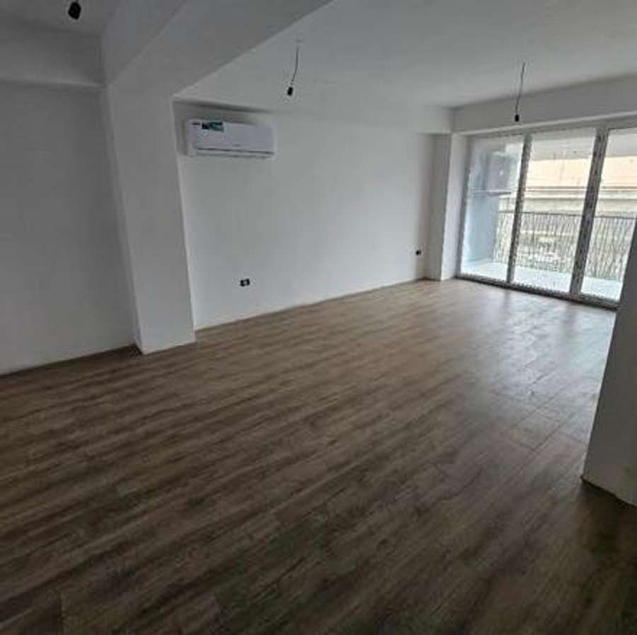 Стан позади East Gate - 1