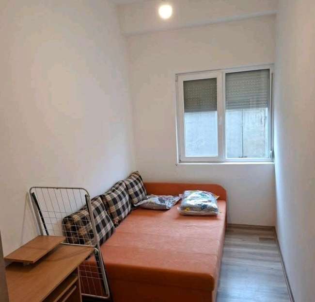 Стан кај салонот на Мерцедес - 3