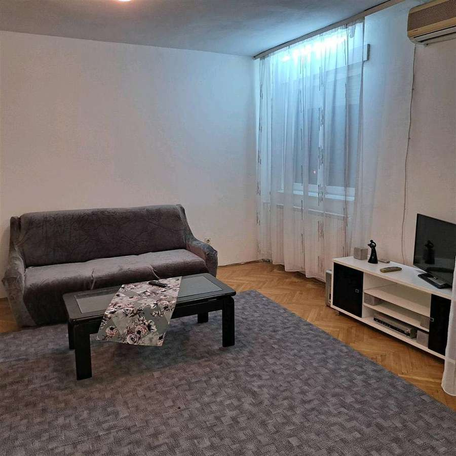 Стан во Аеродром - 1