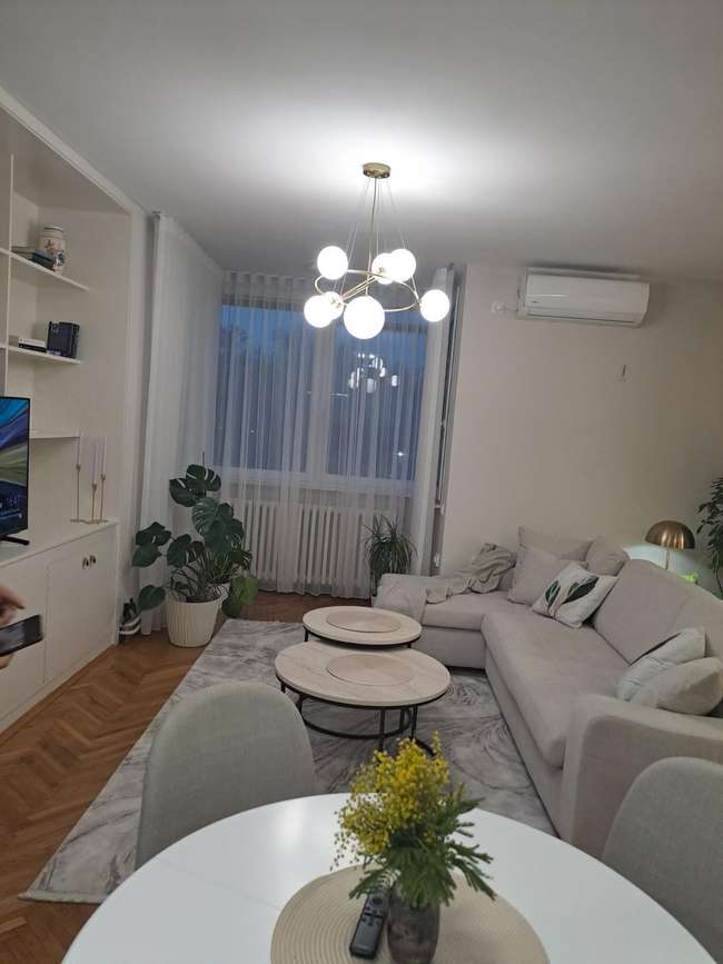 Трособен комплетно наместен стан во Центар - slika 2