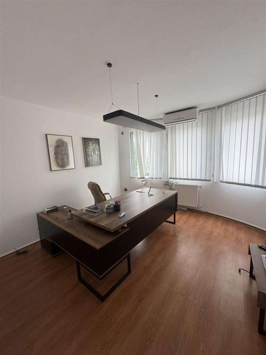 Деловен простор во Центар - 1