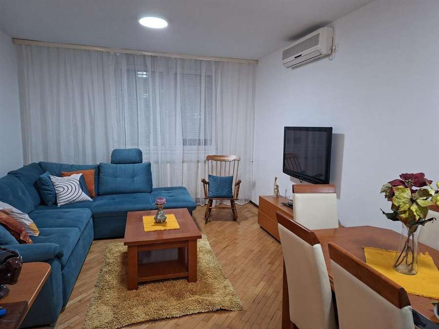 Наместен стан позади Капитол Мол - 1