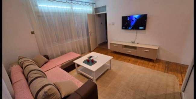 Спрат од куќа со двор близу Американска Амбасада - slika 2