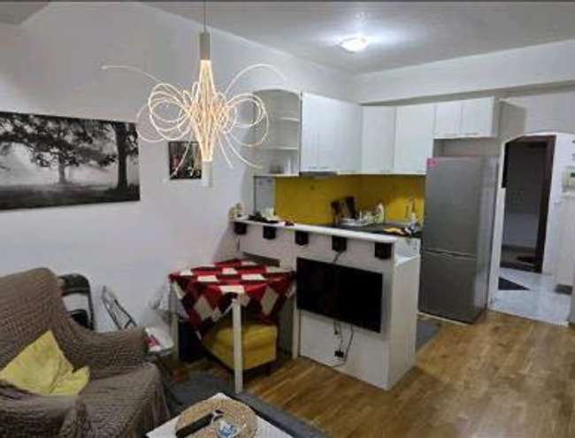 Гарсоњера кај Клинички Центар „Мајка Тереза“ - slika 2