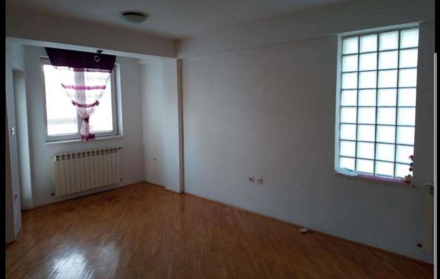 Празен стан во Дебар Маало - 1