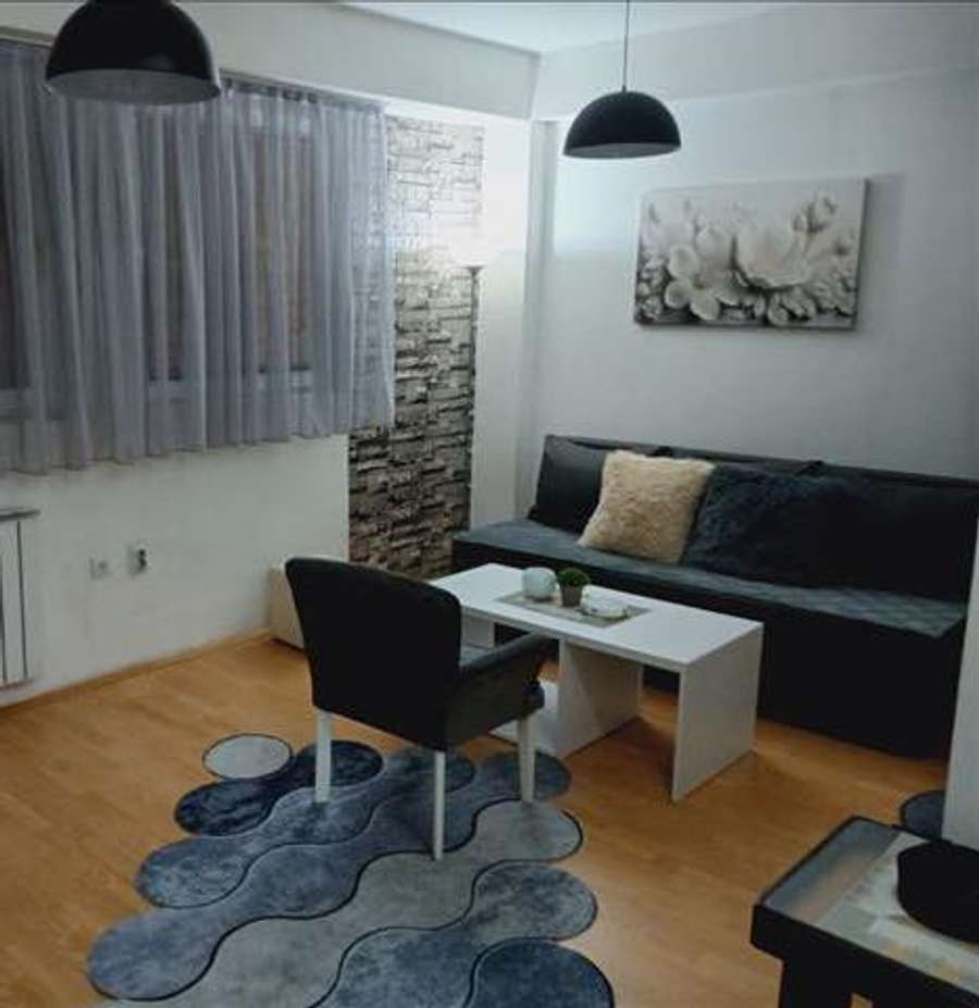 Гарсоњера во Ченто - 1