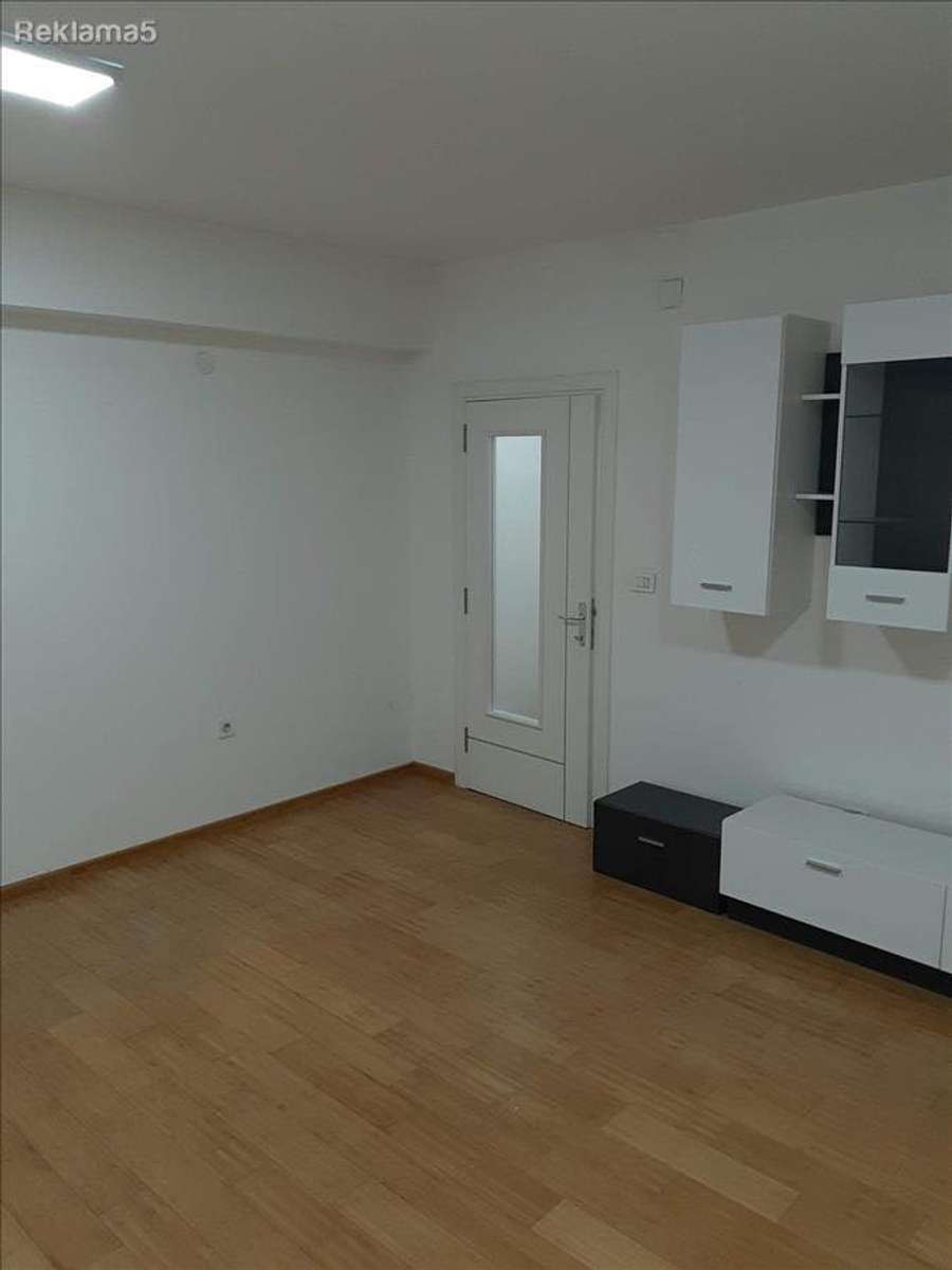 Празен стан во населба Аеродром - 1