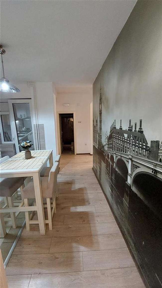 Реновиран еднособен стан во строг Центар - 3