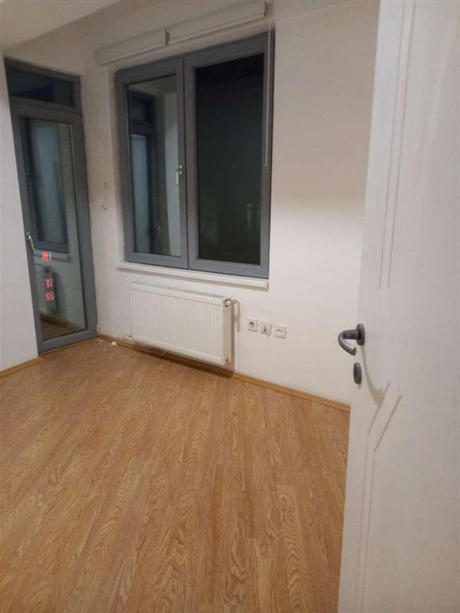 Деловен простор спроти Универзална Сала - 3