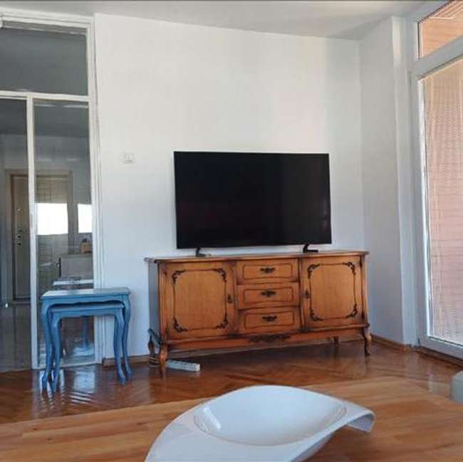 Стан кај Градски зид спроти Диамонд - slika 2