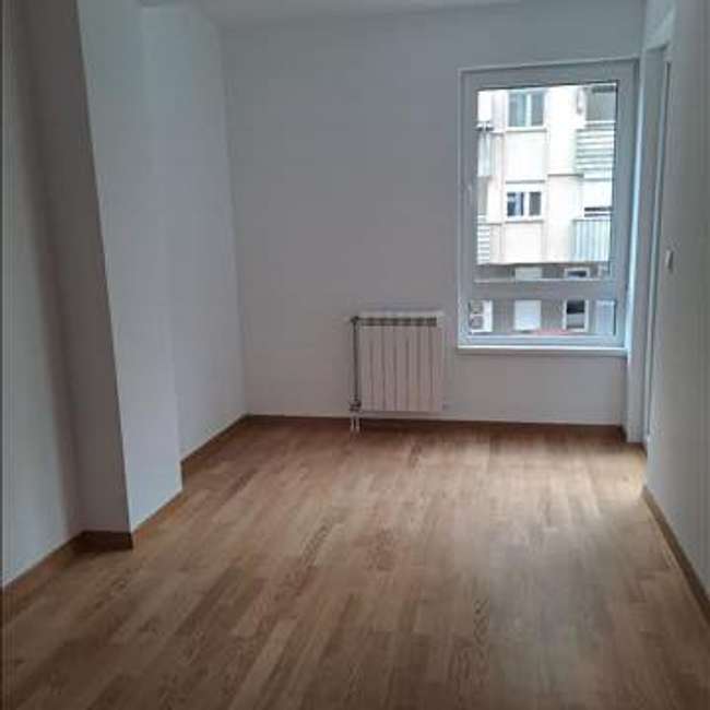 Два нови стана позади Универзална Сала - slika 2