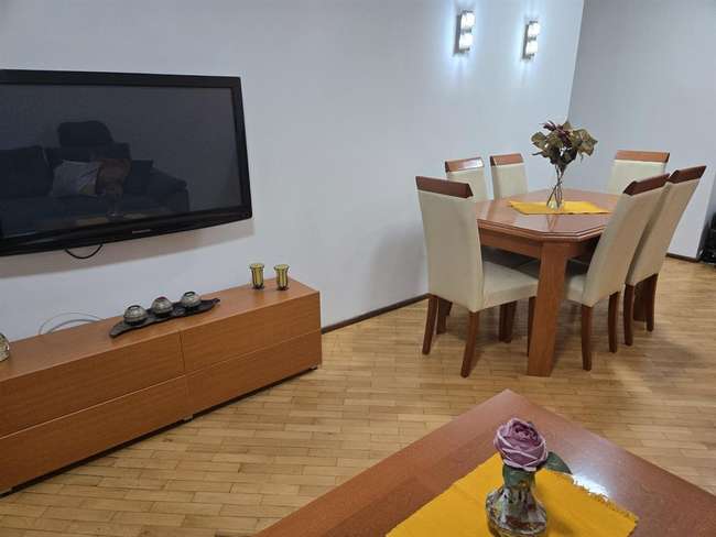 Наместен стан позади Капитол Мол - slika 2