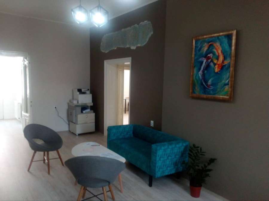 Деловен простор во Дебар Маало - 1