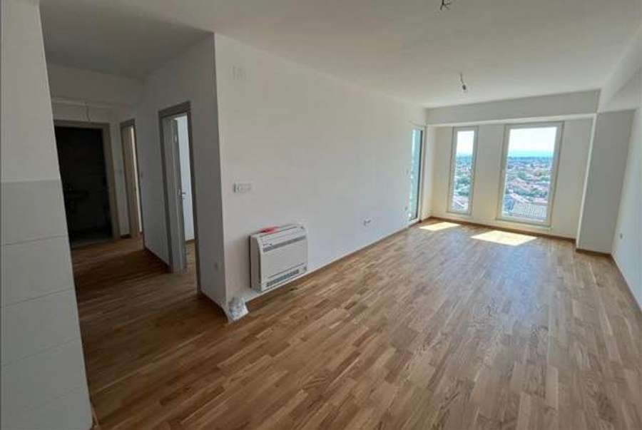 Стан на Булевар Србија - 1