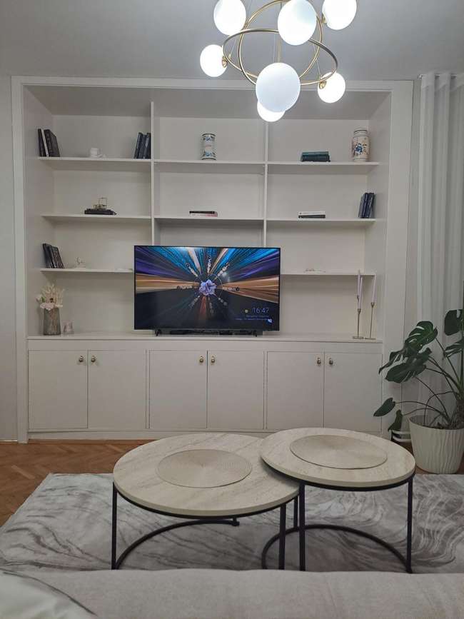 Трособен комплетно наместен стан во Центар - 3