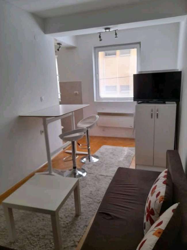 Еднособен стан зад Католичка Црква - slika 2