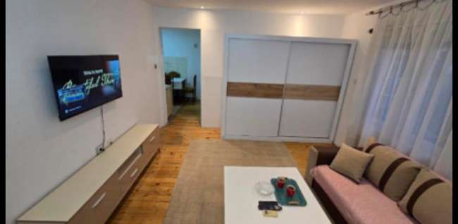 Спрат од куќа со двор близу Американска Амбасада - 3