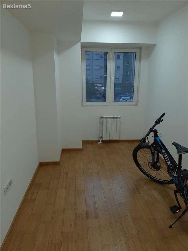 Празен стан во населба Аеродром - 3