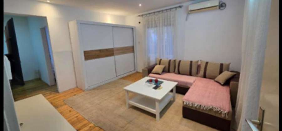 Спрат од куќа со двор близу Американска Амбасада - 1