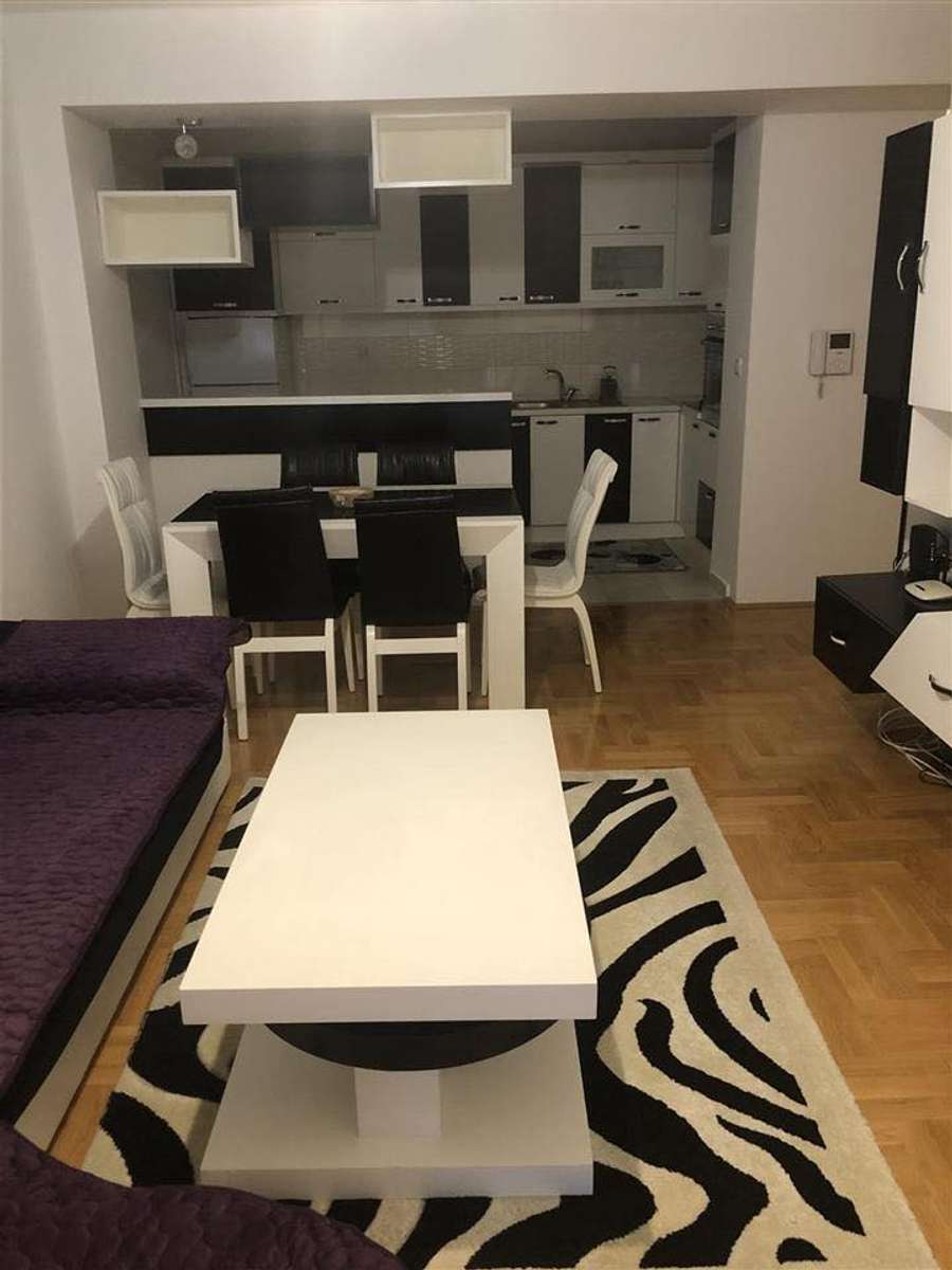 Трособен стан во Центар - 1