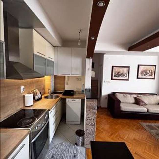 Комплетно наместен стан во Центар - 3