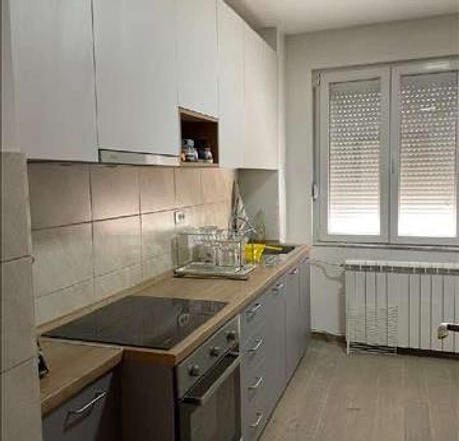 Стан во Центар спроти Diamond Mall - 1