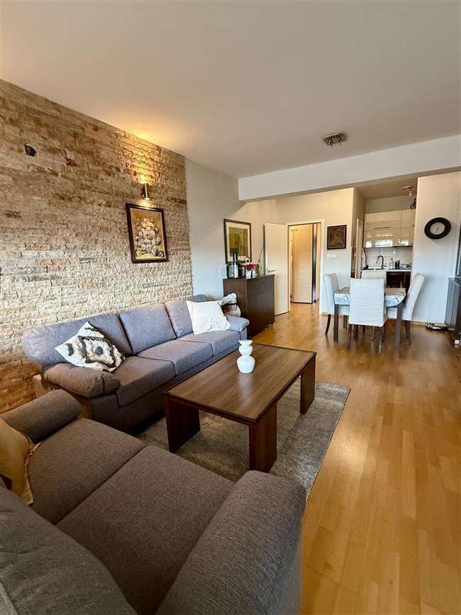 Стан во Центар позади Универзална - slika 2