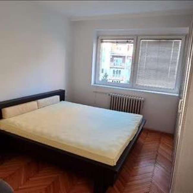 Стан на плоштад во Центар - 3