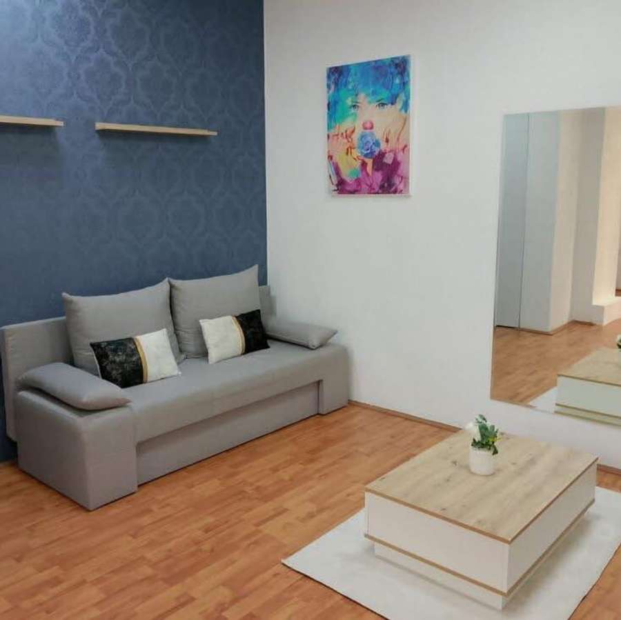 Стан во Дебар Маало со надворешен влез - 1