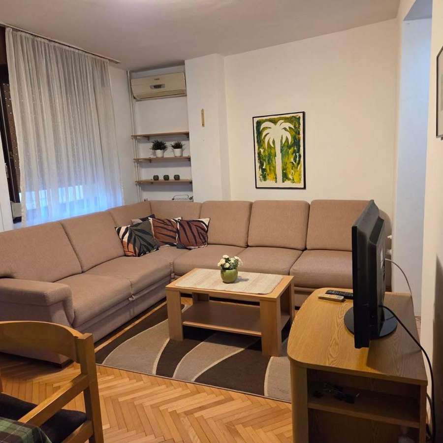 Гарсоњера во Дебар Маало - 1