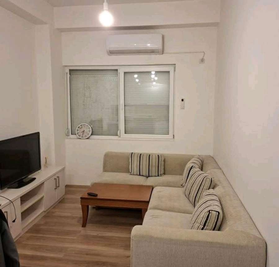 Стан кај салонот на Мерцедес - 1