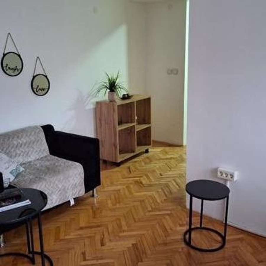 Гарсоњера во Аеродром - 1