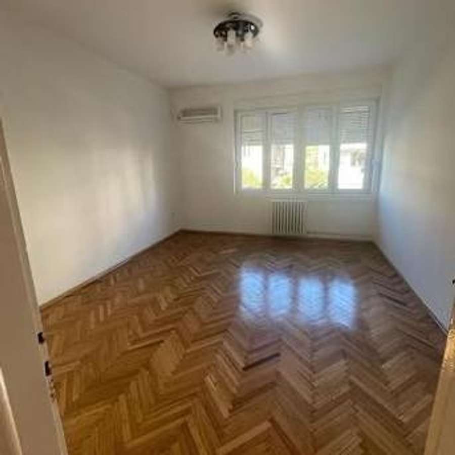 Стан на одлична локација на Илинденска кај Влада - 1