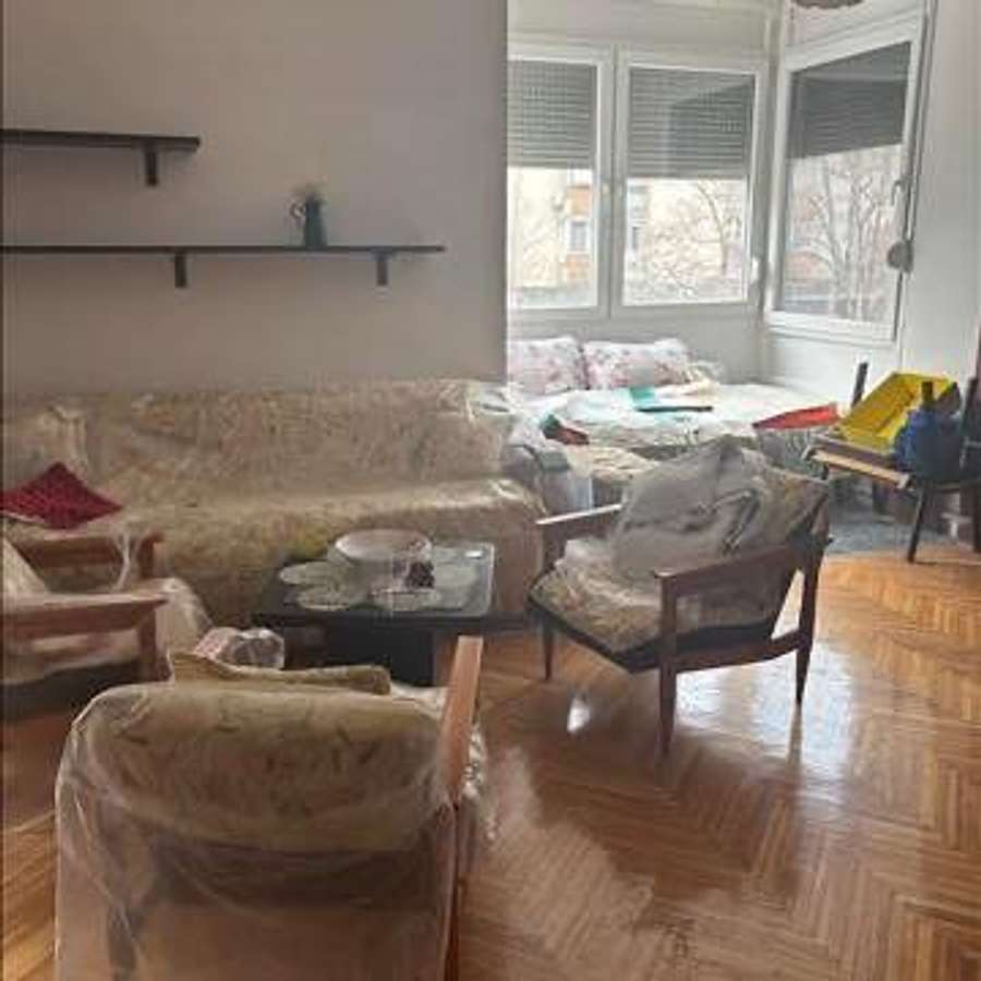 Стан во строг центар кај Градски Ѕид - 1