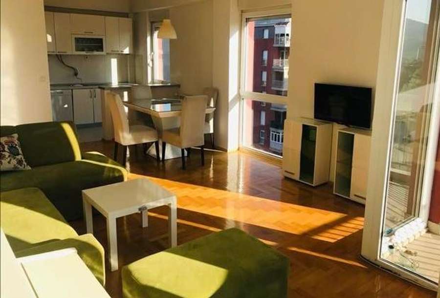 Целосно наместен стан во Реонски Центар Аеродром - 1