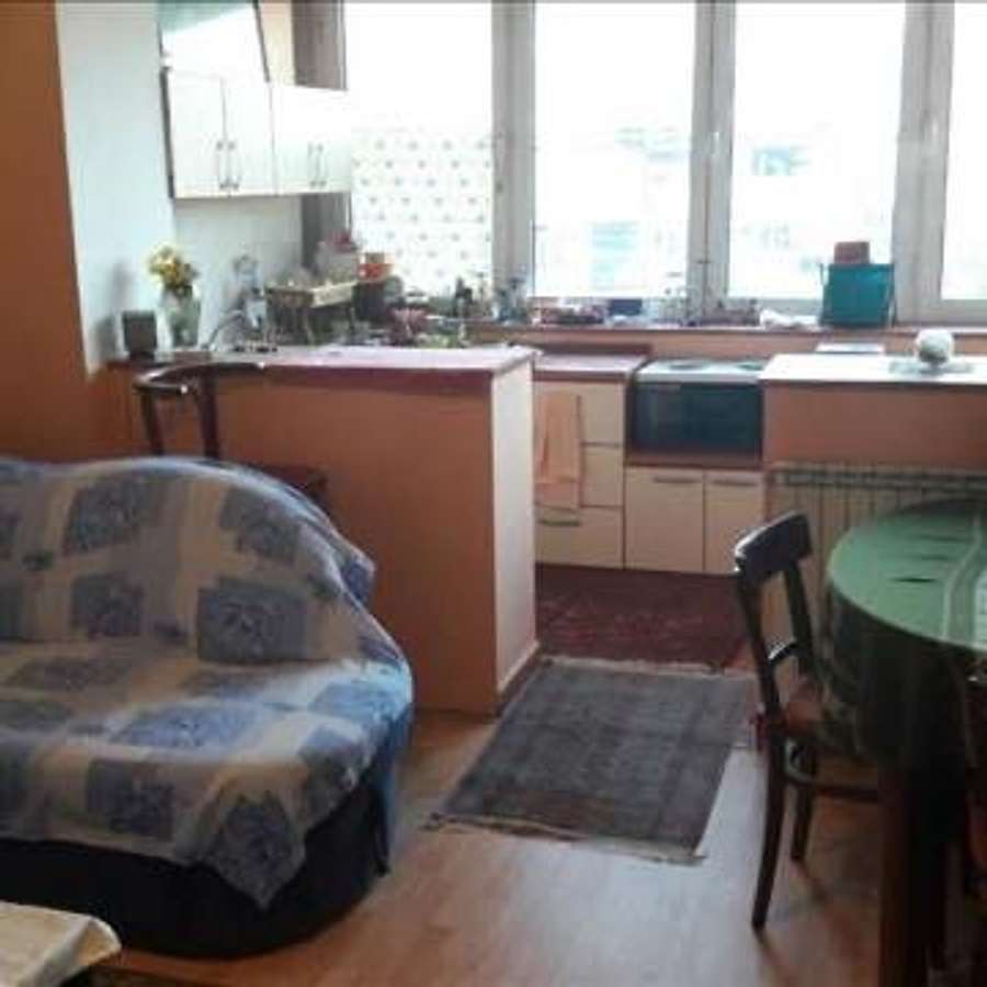 Стан во строг Центар на Рекорд - 1