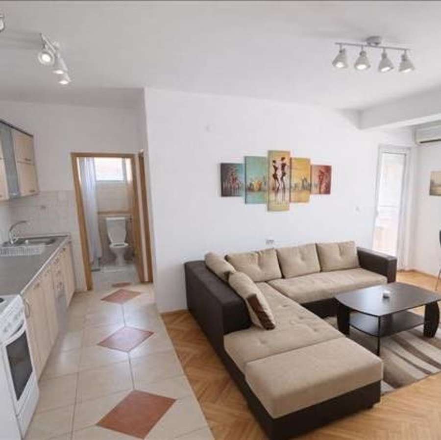 Наместен стан во строг Центар - 1